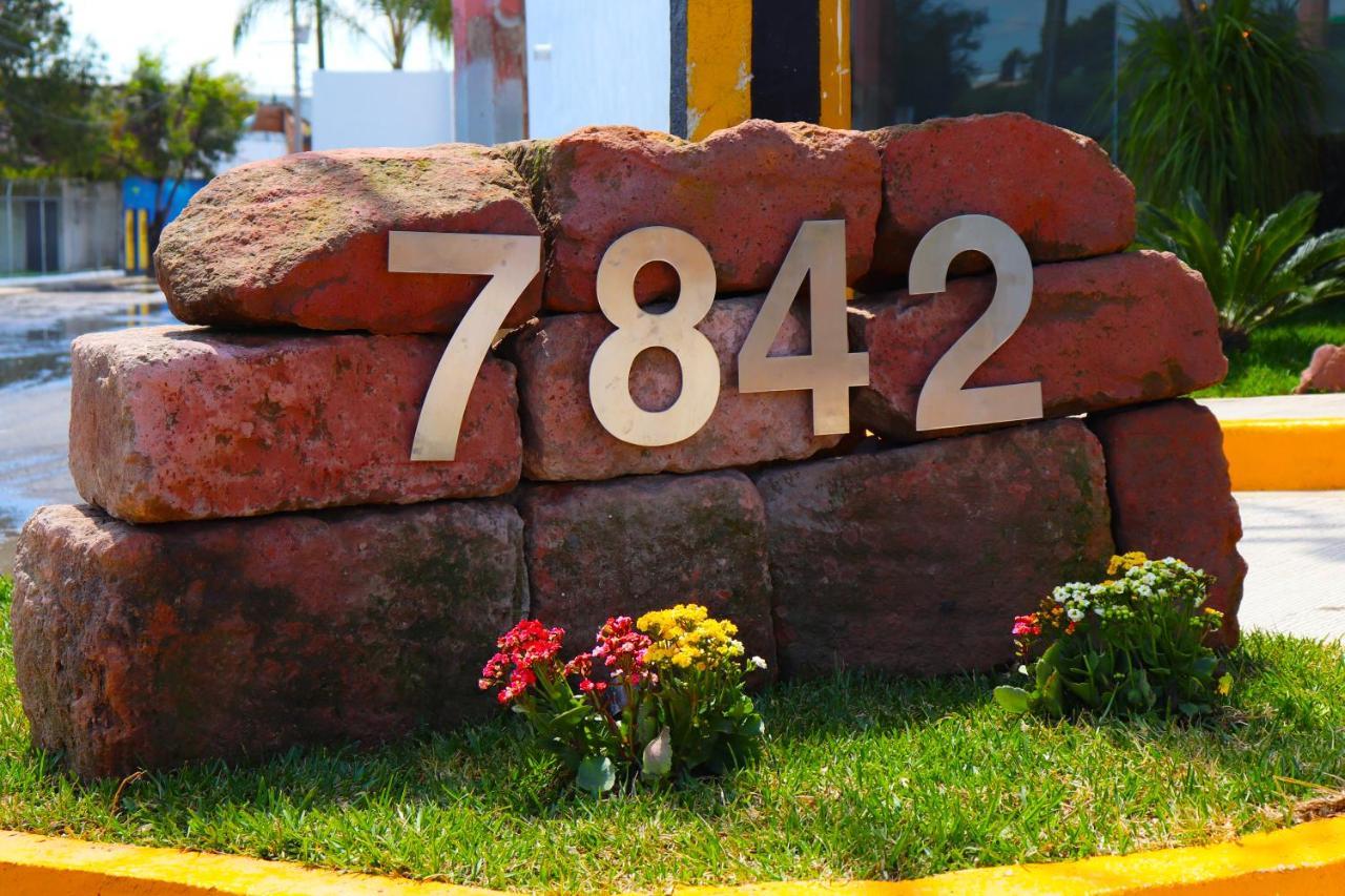 Hotel Bugari Aeropuerto Guadalajara Las Pintas Екстериор снимка
