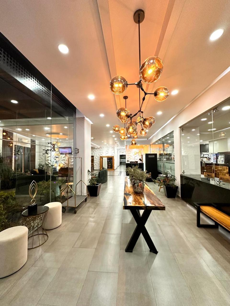 Hotel Bugari Aeropuerto Guadalajara Las Pintas Екстериор снимка