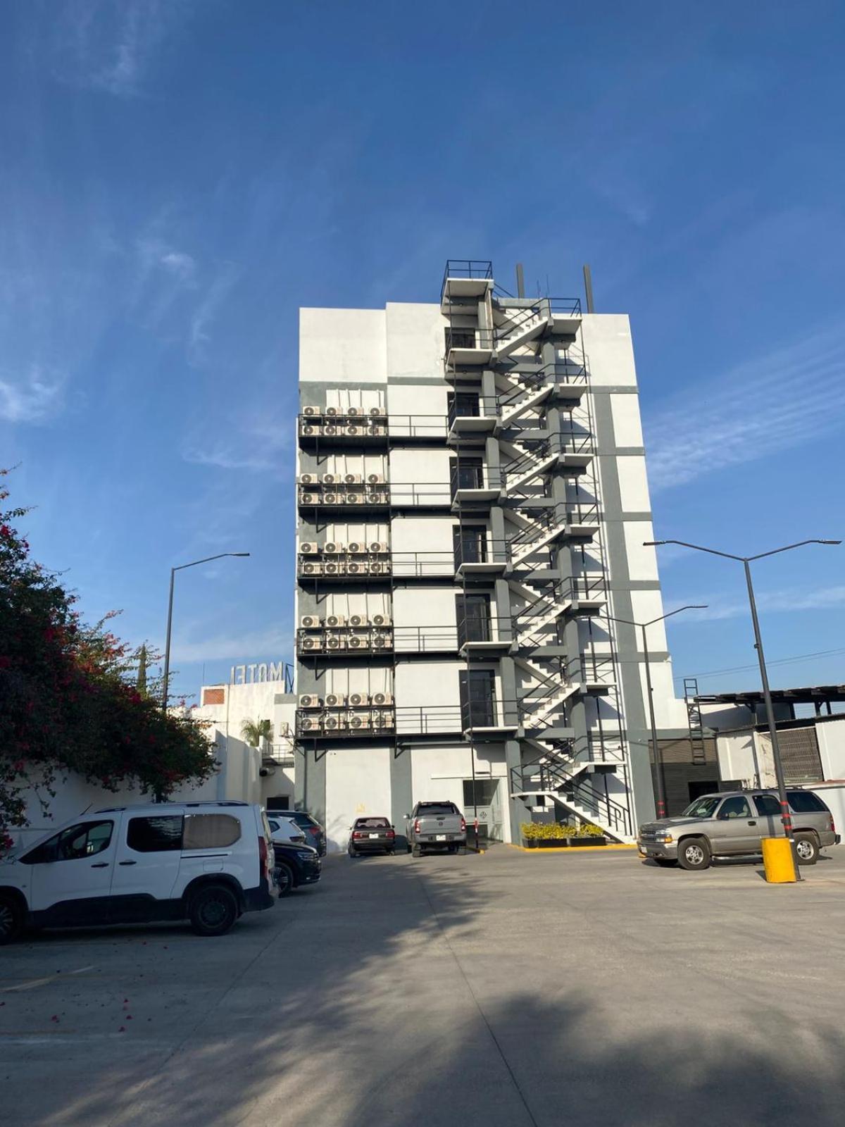 Hotel Bugari Aeropuerto Guadalajara Las Pintas Екстериор снимка